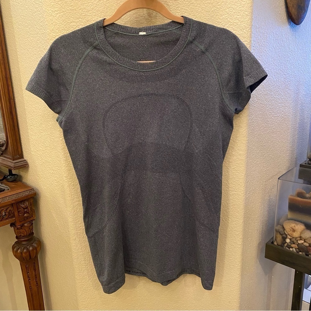 LULULEMON Women Gray Swiftly Tech Short Sleeve Athletic Top Size 10